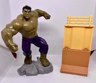 Action Figure Hulk Marvel con muro ( kinder )