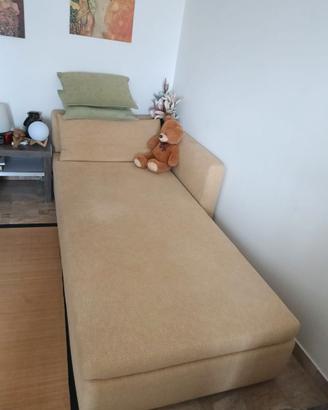 Divano uno letto singolo e uno normale