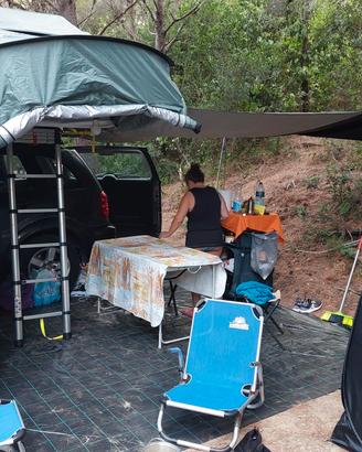 tenda da tetto più veranda auto