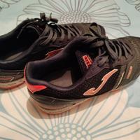  scarpe da calcetto n. 40 marca Joma