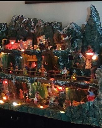 Presepe napoletano artigianale con pastori 