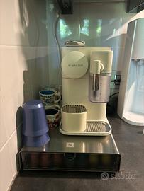 Machina cafe Nespresso lattissima