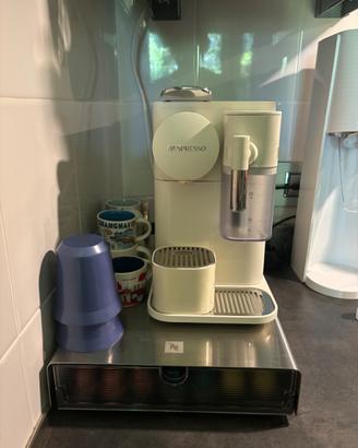 Machina cafe Nespresso lattissima