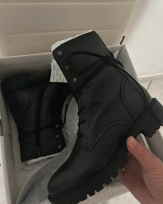 Stivaletti Geox Hoara neri stringati – Taglia 37.5