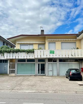 COMPLESSO IMMOBILIARE COMPOSTO DA LOCALE COMMER...