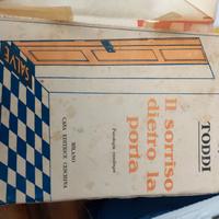 il sorriso dietro la porta