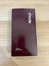 Cover Rhode iPhone 15 con Lipgloss Espresso