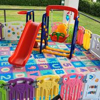 recinto e scivolo per bambini