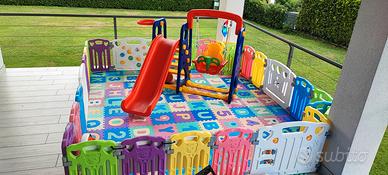 recinto e scivolo per bambini