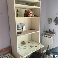 Libreria con scrivania a scomparsa salvaspazio