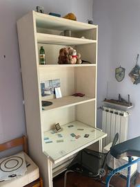 Libreria con scrivania a scomparsa salvaspazio