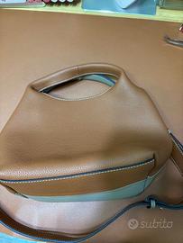 Pelle bovina croce sling bag