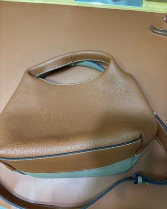Pelle bovina croce sling bag