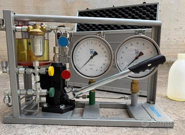 Pompa idraulica per martinetti piatti