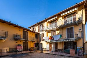 2 LOCALI CON BOX E CANTINA, CENTRO PAESE