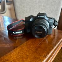 Fotocamera EOS R100 + obiettivo RF-S 18-45mm
