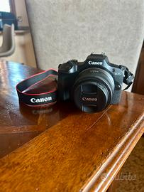 Fotocamera EOS R100 + obiettivo RF-S 18-45mm