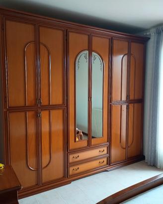 Armadio a 6 ante in legno 