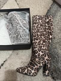 Stivali alti leopardati Alexoo