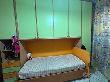 Cameretta a ponte con letto e armadio