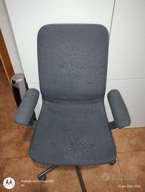 Sedia da ufficio MULLFJÄLLET IKEA con Braccioli.