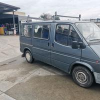 Ford Transit 9 posti