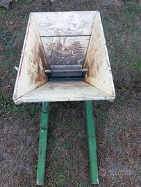 Pigiatrice manuale per uva