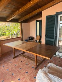 Tavolo  di legno per esterno con sedie