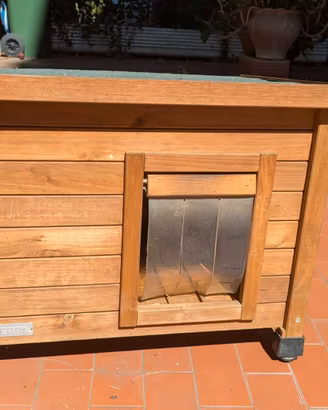 Casetta in legno da esterno per gatto