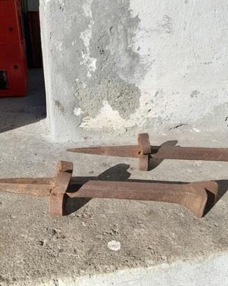 N. 2 INCUDINI IN FERRO BATTIFALCE, vintage