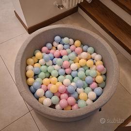 Piscina con palline