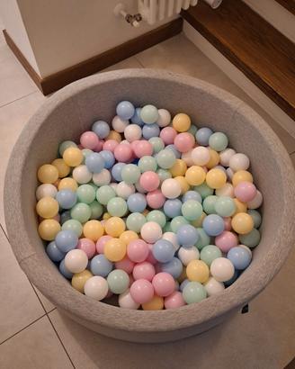 Piscina con palline