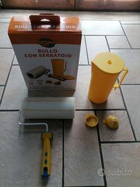 Rullo con contenitore per imbiancare. 