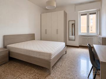 Stanza singola con letto matrimoniale