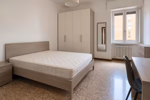 Stanza singola con letto matrimoniale