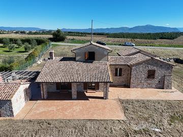 Casale a Avigliano Umbro