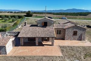 Casale a Avigliano Umbro