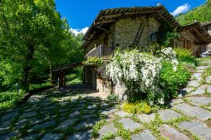 CASA INDIPENDENTE A MELLE
