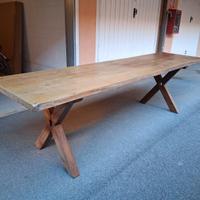 Tavolo in legno massello con sedie impagliate