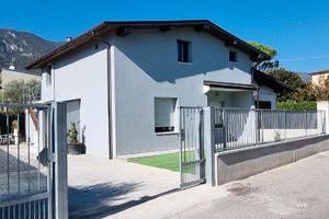 Grande appartamento su 2 piani (8 stanze 2 bagni)