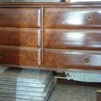 Comò e comodini in legno radica