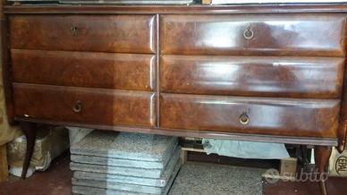 Comò e comodini in legno radica