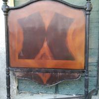 Antico letto singolo in ferro