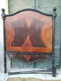 Antico letto singolo in ferro