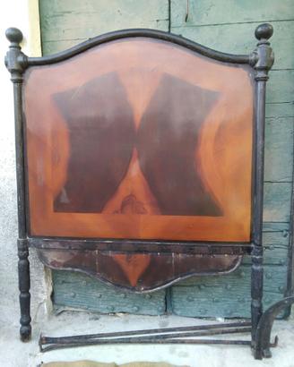 Antico letto singolo in ferro