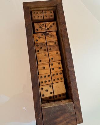 Gioco da tavolo domino in legno di ulivo