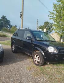 Hyundai Tucson 2.0 4x4 con impianto GPL + 2 gomme