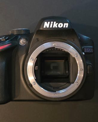 Nikon D3200 +Obiettivo AF-S DX 18-55mm + Accessori