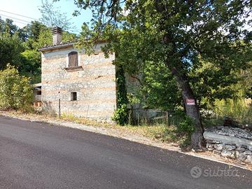 Casetta rustica con terreno