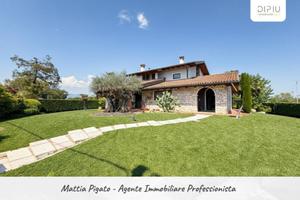 Villa di 370 m² con 5 locali e box auto a Thiene